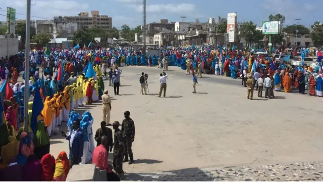 Dibed bax ka dhacay Muqdisho oo lagu taageerayo dacwadda badda