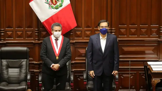 Manuel Merino (izq.) con Martín Vizcarra en el Congreso