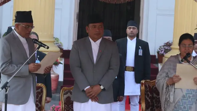 राष्ट्रपतिलाई शपथ ग्रहण गराउँदै पराजुली