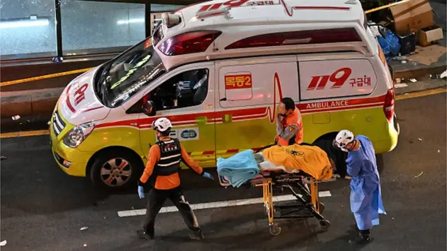 స్ట్రెచర్‌పై తీసుకెళ్తున్న మృతదేహం