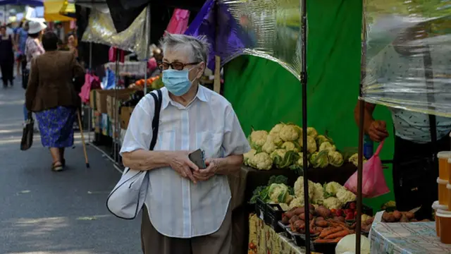 Пенсіонерка на ринку