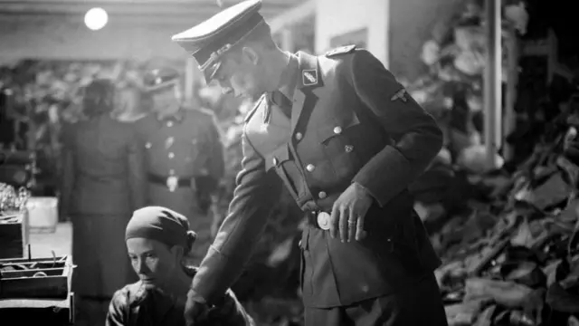 кадр из фильма "Рай"