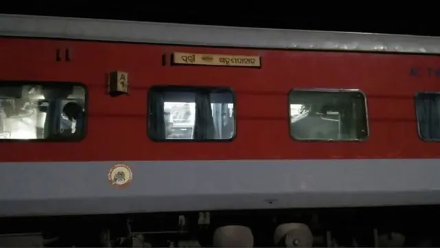 పట్టాలు తప్పిన రైలు