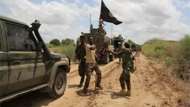 Ciidamada Xoogga Soomaaliya oo la wareegay Awdheegle oo dejinaya calanka Al-Shabaab