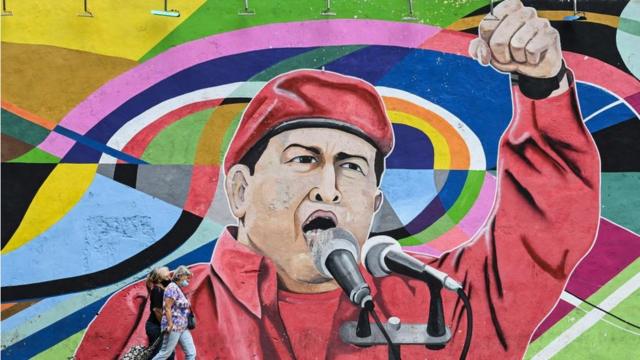 Портреты экс-президента Уго Чавеса можно найти по всей Венесуэле