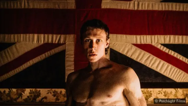 George McKay sebagai Ned Kelly