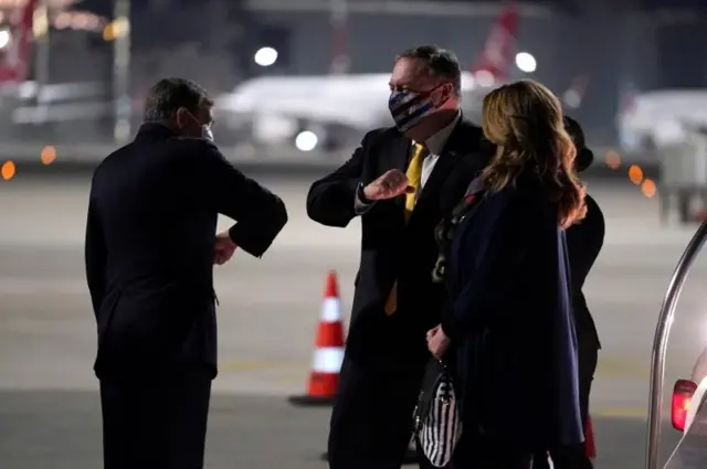 ABD Dışişleri Bakanı Mike Pompeo ve eşi Susan Pompeo'yu İstanbul Atatürk Havalimanı'nda ABD'nin Ankara Büyükelçisi David Satterfield karşıladı