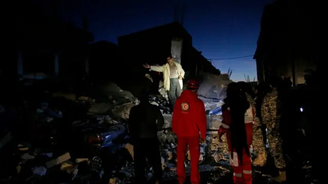 இராக்கில் ஆறு பேர் உயிரிழந்ததாகவும், இந்த பலி எண்ணிக்கை மேலும் அதிகரிக்க வாய்ப்புள்ளதாகவும் கூறப்படுகிறது.