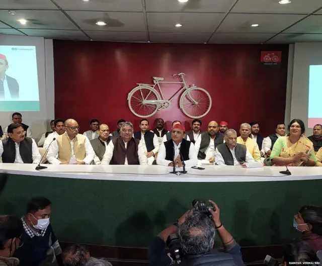 अखिलेश यादव