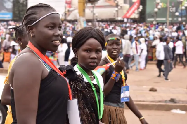 Gareen sabaa fi sab-lammoota biyyattii keessa jiran bakka bu'an ayyaana kanarratti aadaa ofii calaqqisiisaa turan.