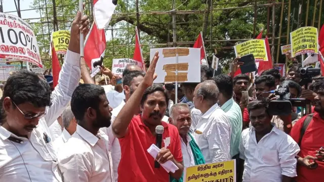 'தமிழகவேலை தமிழருக்கே '- இந்தியளவில் வைரலாகும் ஹாஷ்டேக் பிரசாரம்