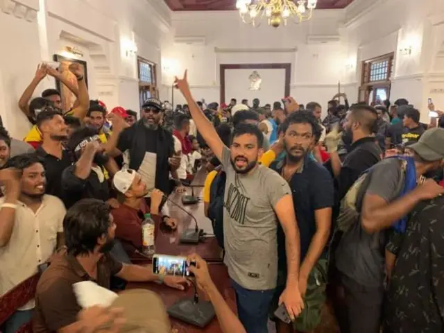 Demonstran di Kolombo