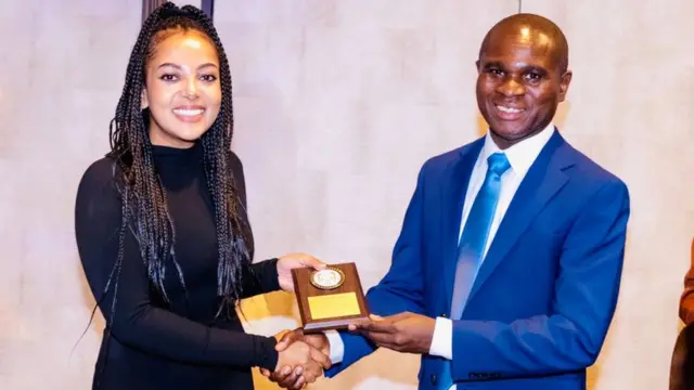 ሃና በማኅበራዊ አገልግሎት ዘርፍ እውቅና ሲሰጣ