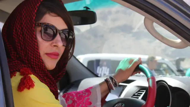 خواتین کے مقابلے