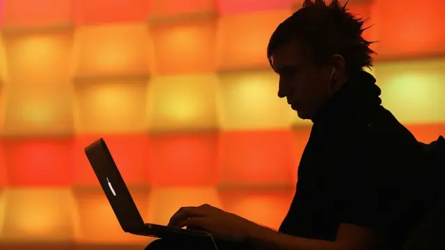 இணைய பயன்பாட்டாளர்