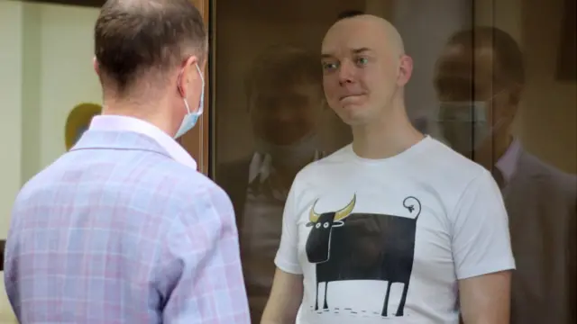 Журналист Иван Сафронов (справа) - один из подзащитных Ивана Павлова