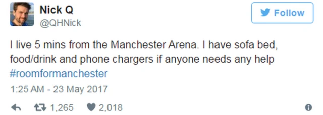 Manchester Arena'dan 5 dakika uzakta yaşıyorum. Yardıma ihtiyacı olanlar için kanepem, yiyecek/içeceğim ve cep telefonu şarj aletlerim var #roomformanchester