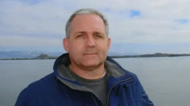 Bwana Whelan ana uraia wa Marekani , Uingereza, Canada na Ireland