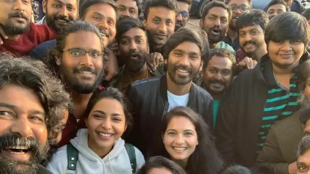 தனுஷ் உடன் சக நடிகர்கள்