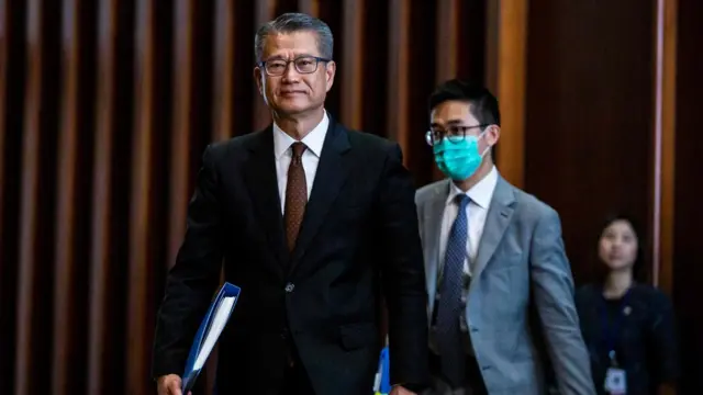 陈茂波宣布香港近年首次录得财政赤字,而且金额是历来最高。