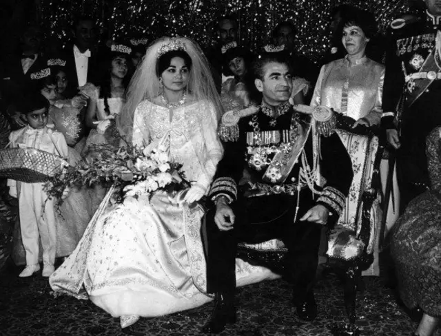 مراسم ازدواج محمد رضا شاه پهلوی با فرح دیبا