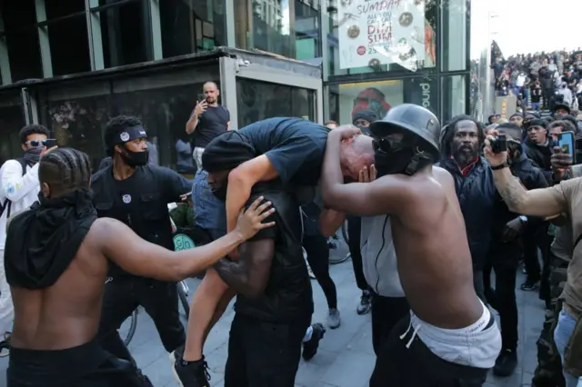 Протестующие в Лондоне