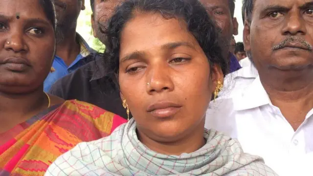 எங்கள் சாதி பையனோடு பேசினால் வெட்டி ஆற்றில் வீசி விடுவோம்