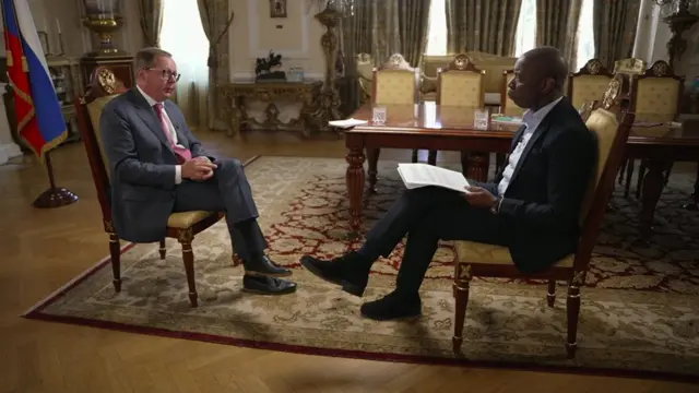 Andrei Kelin và Clive Myrie trong cuộc phỏng vấn