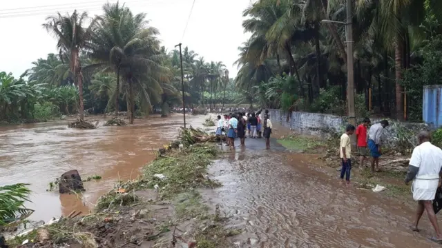 மழை வெள்ளம்.
