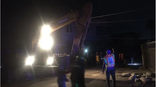 Excavator dem bring to use for di rescue