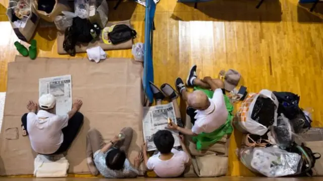 Abantu barenga gato ibihumbi 12 bari mu bigo bahungishirijwemo biri muri perefegitura 15