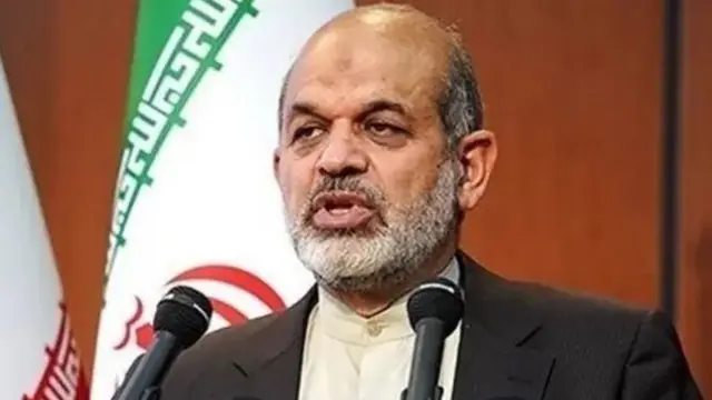 احمد وحیدی وزیر کشور ایران در روزهای اول وزارت خواستار تغییر مقررات برای قانونی بودن انتصاب علیرضا زاکانی شده بود اما بدون این تغییر، سرانجام حکم وی برای شهرداری تهران را صادر کرد