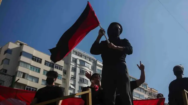 В воскресенье в Рио-де-Жанейро прошли демонстрации, на которых были стычки между сторонниками президента Болсонару и губернатора Уилсона Витсела