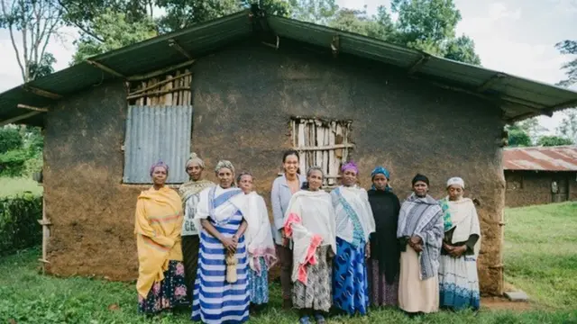 አርሶ አደሮቹ ከፌቨን ጋር