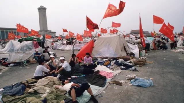 天安门上的学生