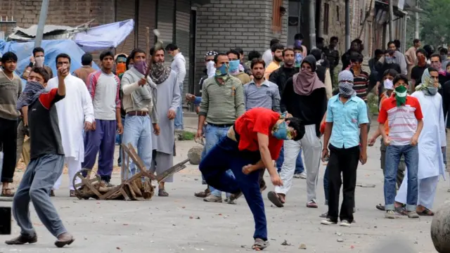 ભારતમાં હિંસક વિરોધની એક તસવીર