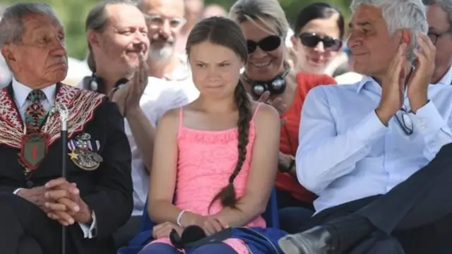 گرتا تانبرگ، دختر ۱۵ ساله سوئدی که کمپین دانش آموزان را برای مبارزه با گرمایش زمین به راه انداخته