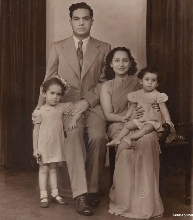 மனைவி மற்றும் மகள்களுடன் ஜஹாங்கீர் எஞ்சினியர்