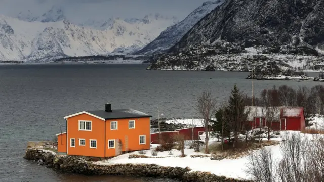 Норвегия - страна, которой нужно много мелких аэропортов для коротких перелетов