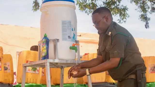 Shaqaalaha Xabsiga ayaa tallaabooyiin taxadar leh qaadaya maadaama ay si fudud xanuunka ku geyn karaa xabsiga oo mararka qaar ay dibadda uga baxaan.