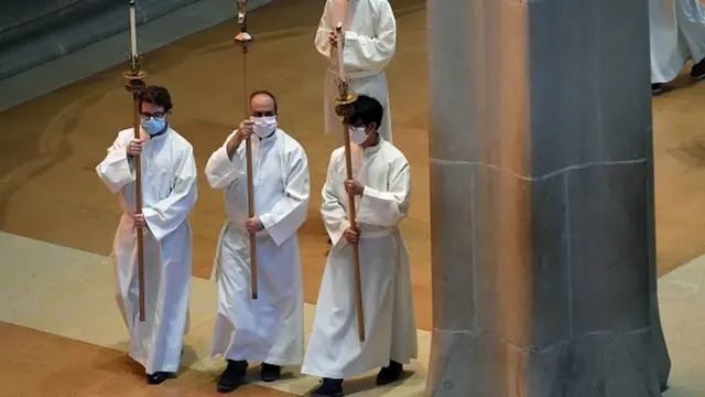 месса в соборе Барселоны