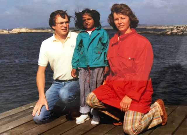 કિરણ ગુસ્તાફસનના પાલક માતાપિતાની તસવીર