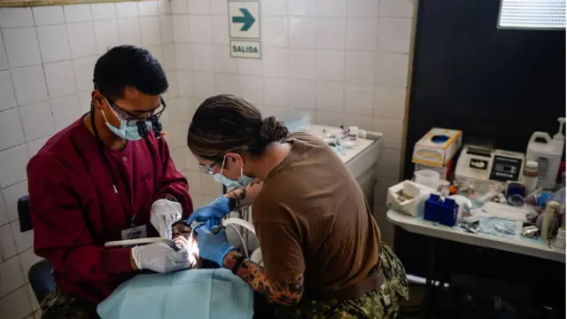 Venezuelano recebe tratamento dentário