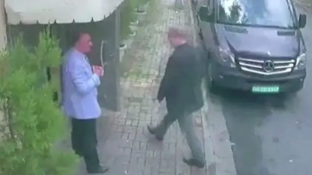 Jamal Khashoggi gaafa Onkoloolessa 2, bara 2018 wayita inni Qoonsilaa Sa'uudii kan Istaanbul jiru seenu.