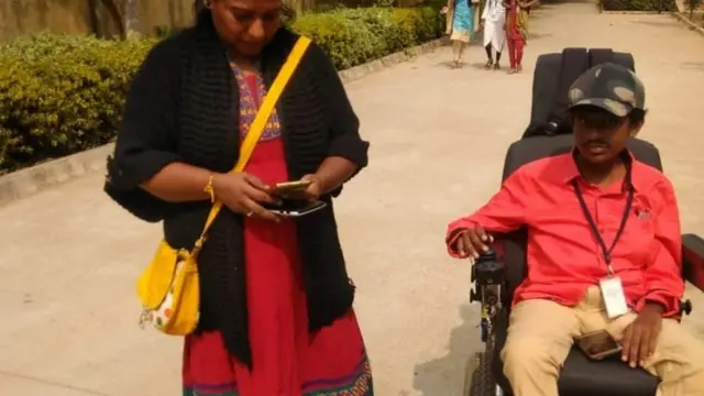 कार्तिक के साथ पुष्पा