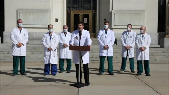 دکتر شان کانلی و دیگر پزشکان تیم درمانی آقای ترامپ از آخرین وضعیت جسمی او بدون ذکر جزییات گزارش دارند