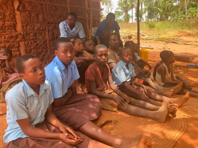 Bamwe mu bana ba Mboze Munga Chiro bicanye ku mbuga