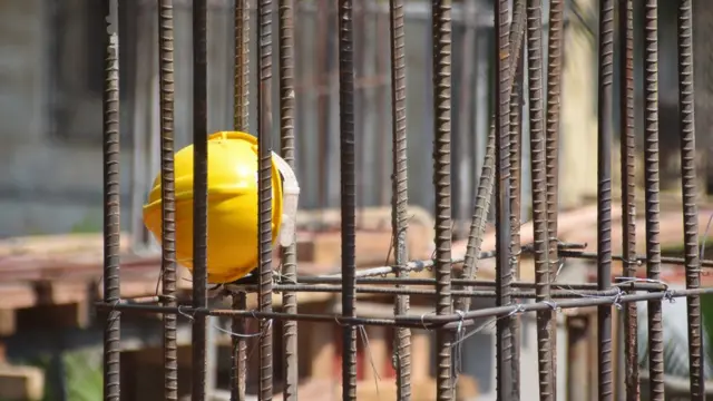 கட்டுமானப் பணியாளார்கள்