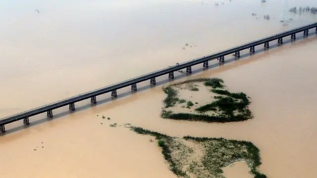 د کارون سیند شاوخوا سېلاب ځپلې سیمې