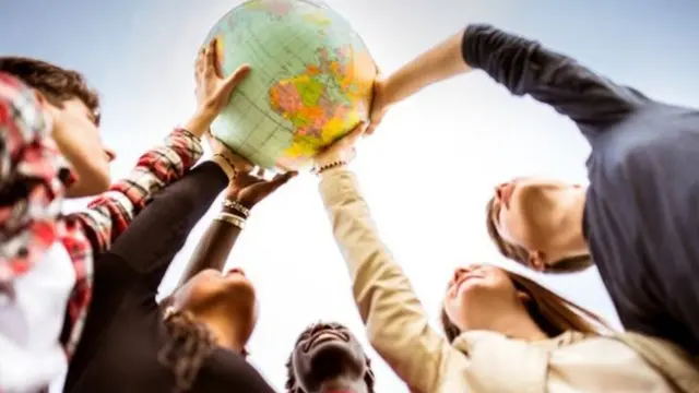 Негизгиси адабий ойлоп табылган дөөлөттөр дүйнөгө реалдуулукту бере турганын түшүндүм